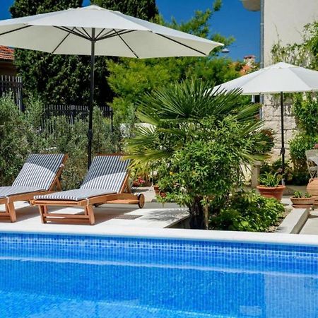 Palace Schoen Milesi - Esense Of Prestige - Private Pool - Free Parking - Old Money Style Luxury Rooms - Walking Distance To The Old Town, The Beach And All Amenities - Buralux Properties Split Exteriér fotografie