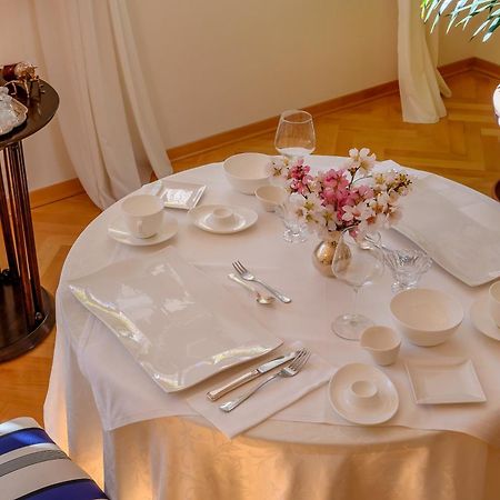 Palace Schoen Milesi - Esense Of Prestige - Private Pool - Free Parking - Old Money Style Luxury Rooms - Walking Distance To The Old Town, The Beach And All Amenities - Buralux Properties Split Exteriér fotografie