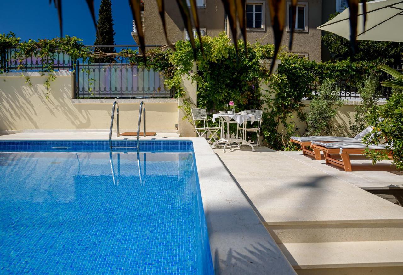 Palace Schoen Milesi - Esense Of Prestige - Private Pool - Free Parking - Old Money Style Luxury Rooms - Walking Distance To The Old Town, The Beach And All Amenities - Buralux Properties Split Exteriér fotografie