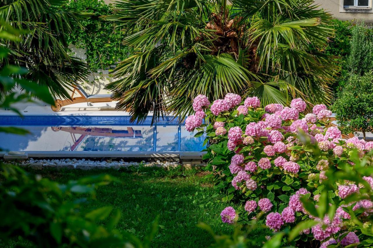 Palace Schoen Milesi - Esense Of Prestige - Private Pool - Free Parking - Old Money Style Luxury Rooms - Walking Distance To The Old Town, The Beach And All Amenities - Buralux Properties Split Exteriér fotografie
