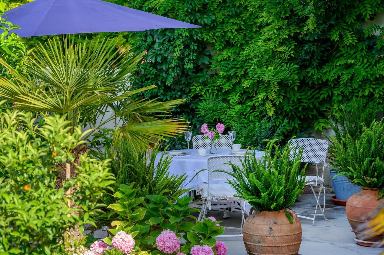 Palace Schoen Milesi - Esense Of Prestige - Private Pool - Free Parking - Old Money Style Luxury Rooms - Walking Distance To The Old Town, The Beach And All Amenities - Buralux Properties Split Exteriér fotografie