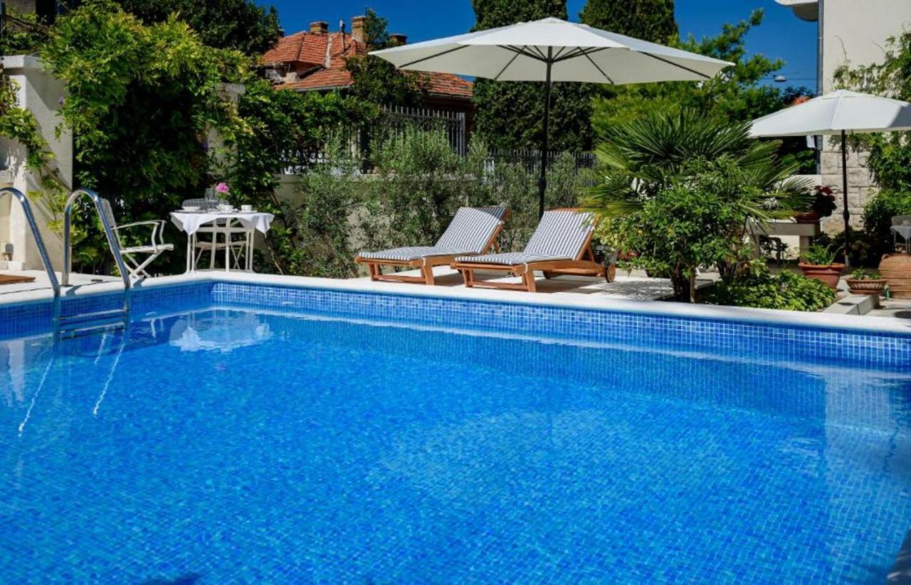 Palace Schoen Milesi - Esense Of Prestige - Private Pool - Free Parking - Old Money Style Luxury Rooms - Walking Distance To The Old Town, The Beach And All Amenities - Buralux Properties Split Exteriér fotografie