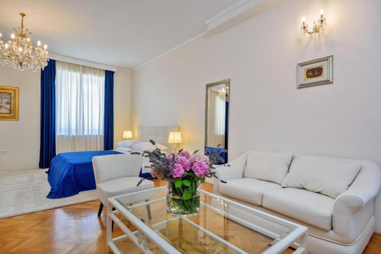 Palace Schoen Milesi - Esense Of Prestige - Private Pool - Free Parking - Old Money Style Luxury Rooms - Walking Distance To The Old Town, The Beach And All Amenities - Buralux Properties Split Exteriér fotografie