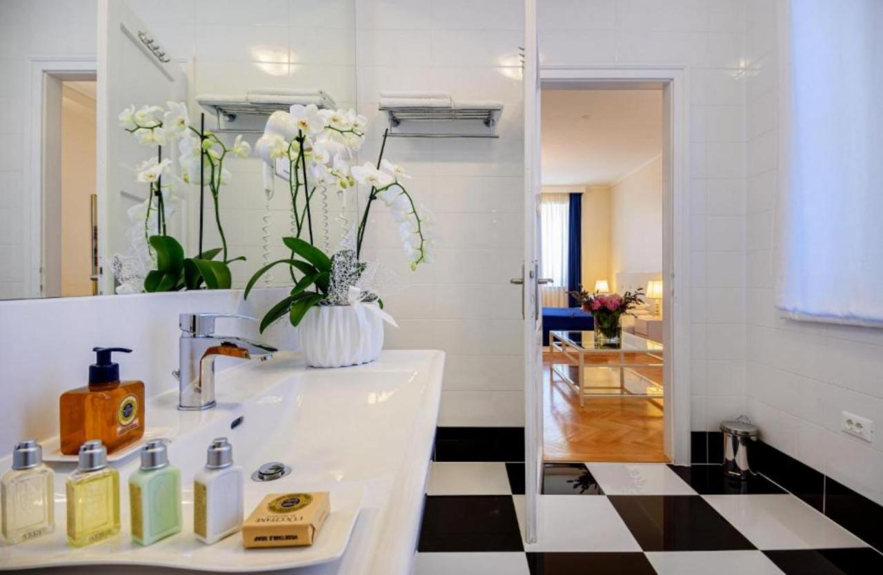 Palace Schoen Milesi - Esense Of Prestige - Private Pool - Free Parking - Old Money Style Luxury Rooms - Walking Distance To The Old Town, The Beach And All Amenities - Buralux Properties Split Exteriér fotografie