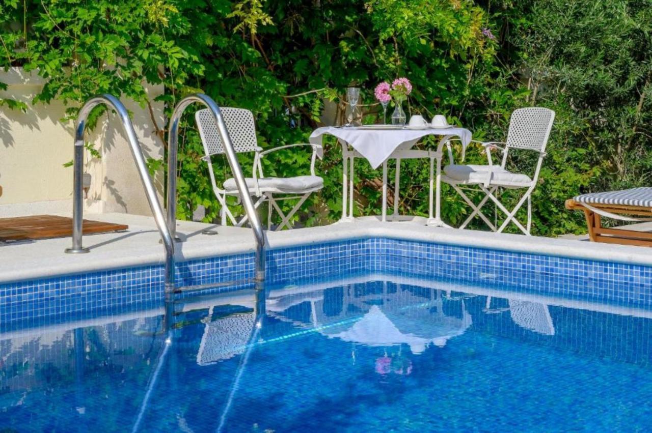 Palace Schoen Milesi - Esense Of Prestige - Private Pool - Free Parking - Old Money Style Luxury Rooms - Walking Distance To The Old Town, The Beach And All Amenities - Buralux Properties Split Exteriér fotografie