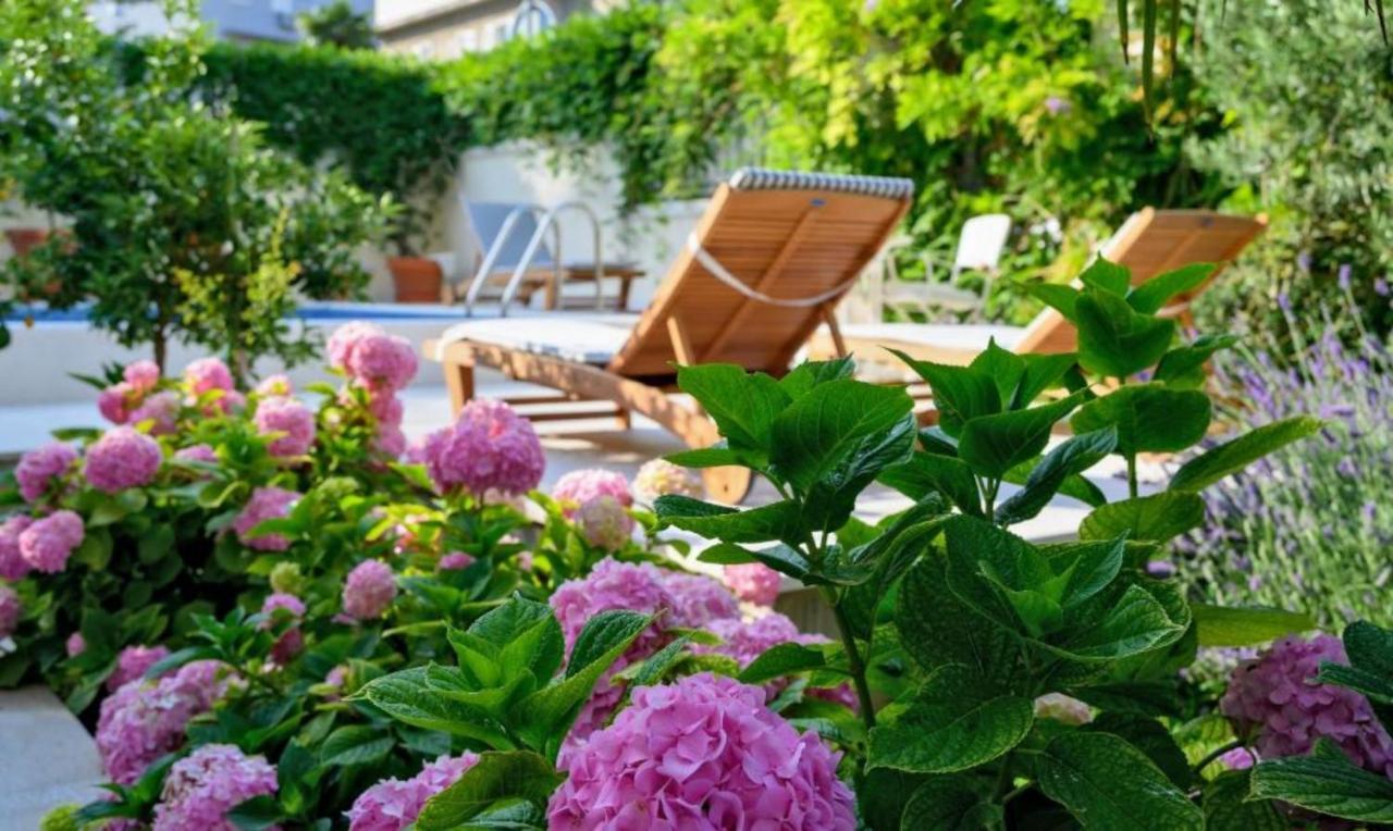 Palace Schoen Milesi - Esense Of Prestige - Private Pool - Free Parking - Old Money Style Luxury Rooms - Walking Distance To The Old Town, The Beach And All Amenities - Buralux Properties Split Exteriér fotografie