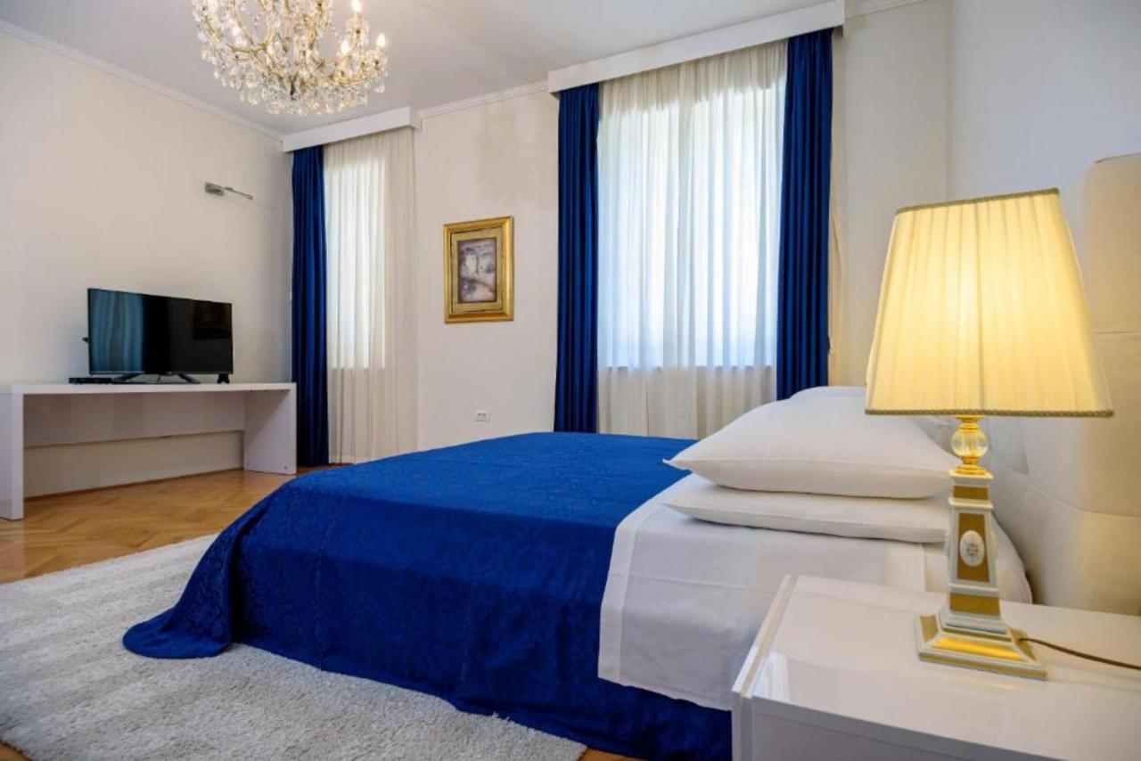 Palace Schoen Milesi - Esense Of Prestige - Private Pool - Free Parking - Old Money Style Luxury Rooms - Walking Distance To The Old Town, The Beach And All Amenities - Buralux Properties Split Exteriér fotografie