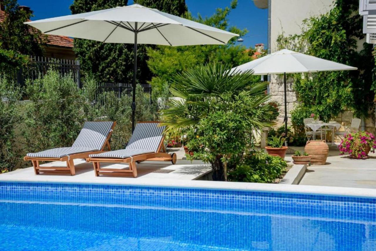 Palace Schoen Milesi - Esense Of Prestige - Private Pool - Free Parking - Old Money Style Luxury Rooms - Walking Distance To The Old Town, The Beach And All Amenities - Buralux Properties Split Exteriér fotografie
