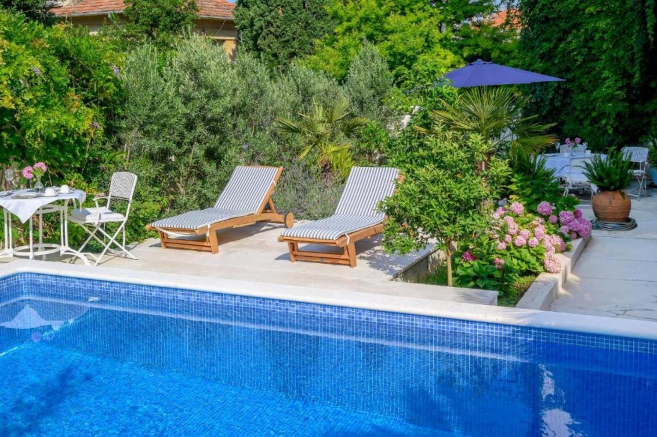 Palace Schoen Milesi - Esense Of Prestige - Private Pool - Free Parking - Old Money Style Luxury Rooms - Walking Distance To The Old Town, The Beach And All Amenities - Buralux Properties Split Exteriér fotografie