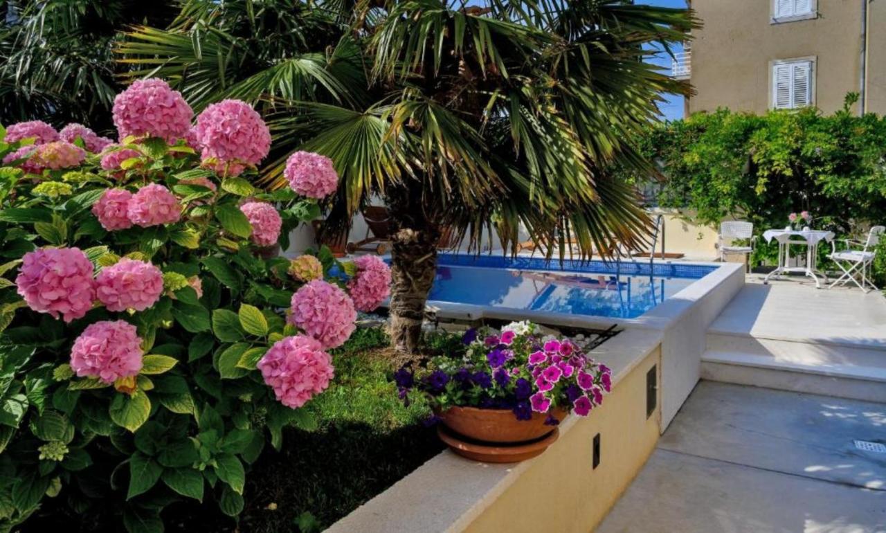 Palace Schoen Milesi - Esense Of Prestige - Private Pool - Free Parking - Old Money Style Luxury Rooms - Walking Distance To The Old Town, The Beach And All Amenities - Buralux Properties Split Exteriér fotografie