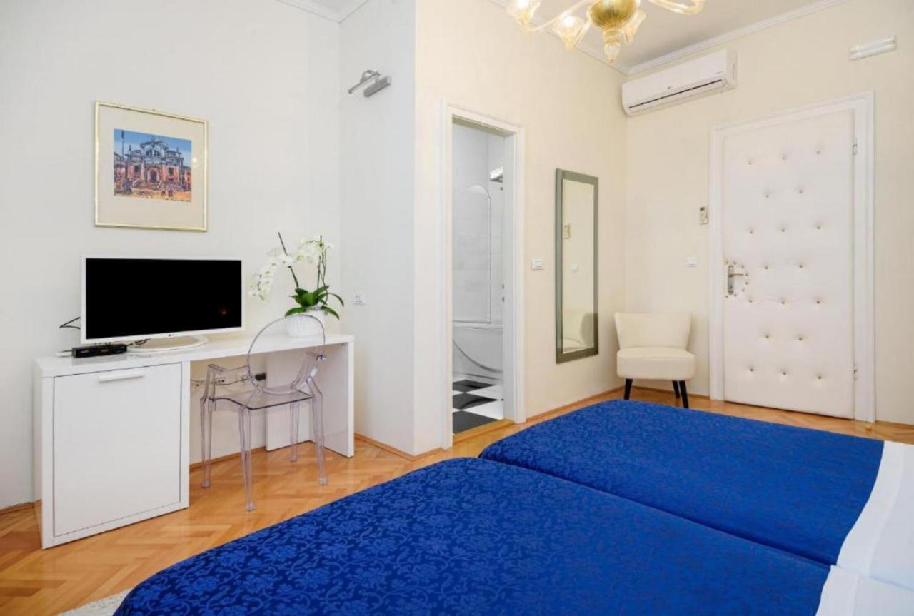Palace Schoen Milesi - Esense Of Prestige - Private Pool - Free Parking - Old Money Style Luxury Rooms - Walking Distance To The Old Town, The Beach And All Amenities - Buralux Properties Split Exteriér fotografie