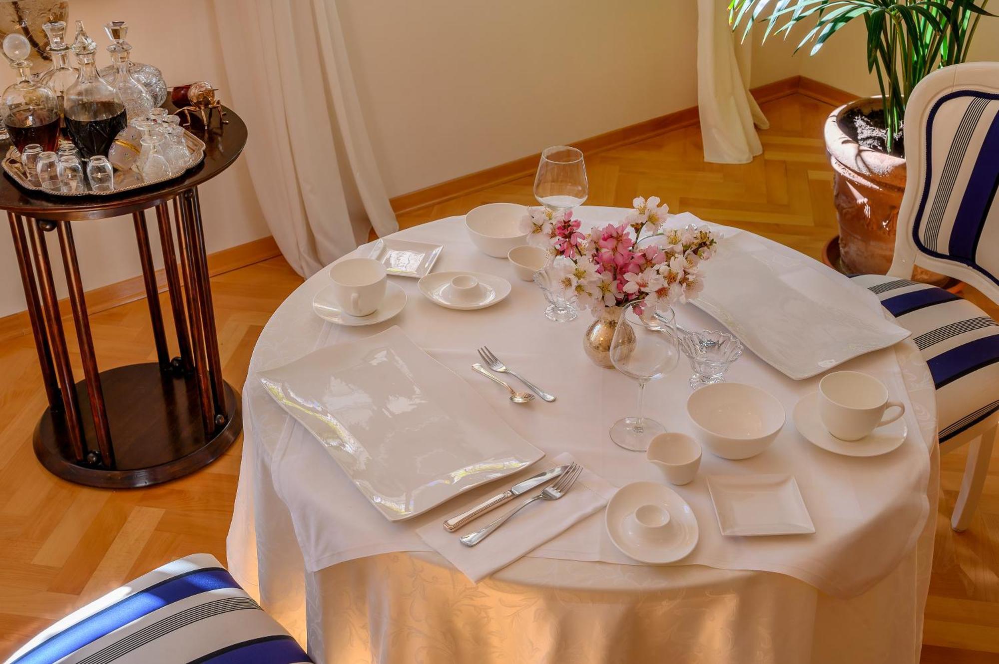 Palace Schoen Milesi - Esense Of Prestige - Private Pool - Free Parking - Old Money Style Luxury Rooms - Walking Distance To The Old Town, The Beach And All Amenities - Buralux Properties Split Exteriér fotografie