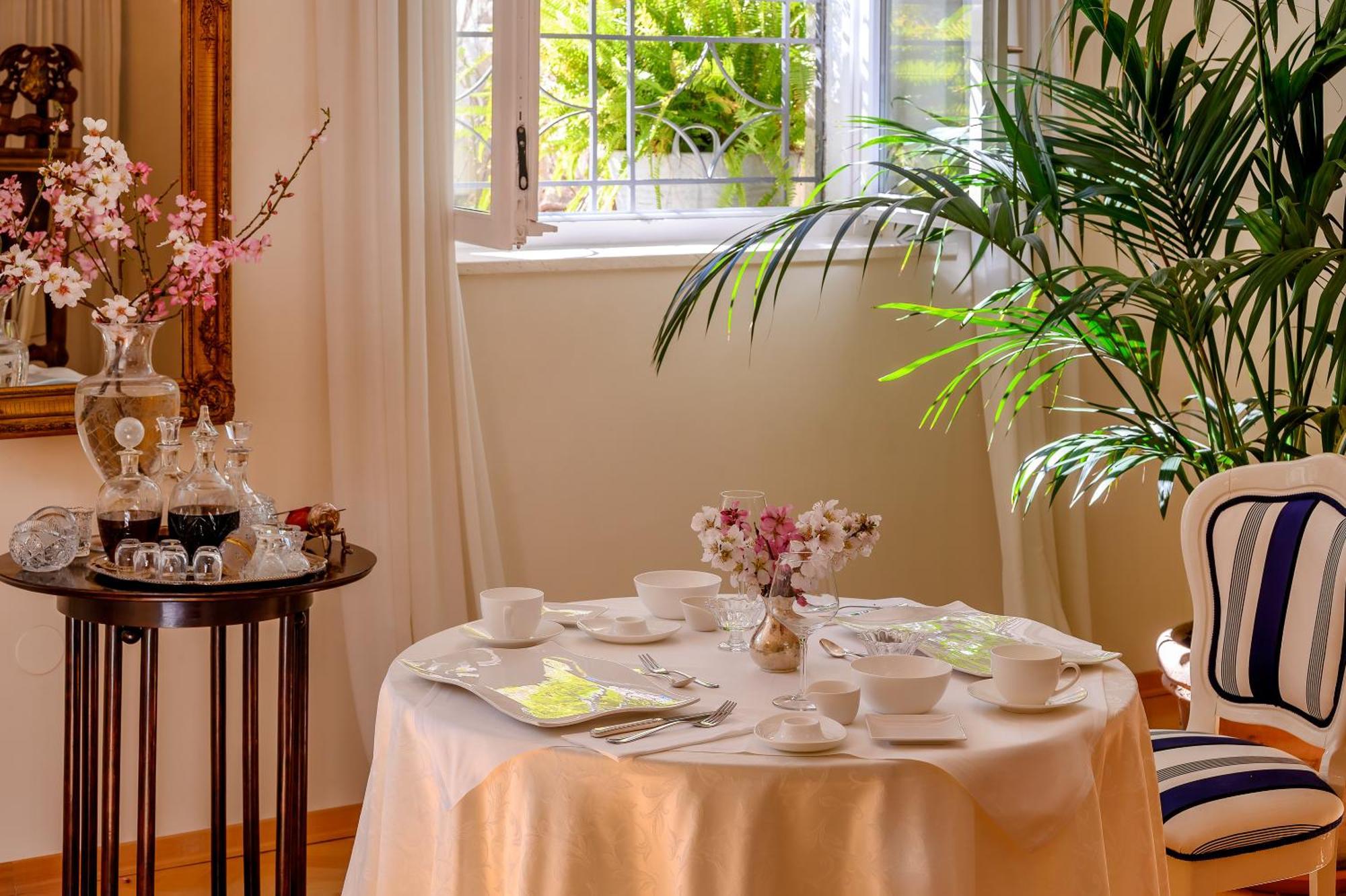 Palace Schoen Milesi - Esense Of Prestige - Private Pool - Free Parking - Old Money Style Luxury Rooms - Walking Distance To The Old Town, The Beach And All Amenities - Buralux Properties Split Exteriér fotografie